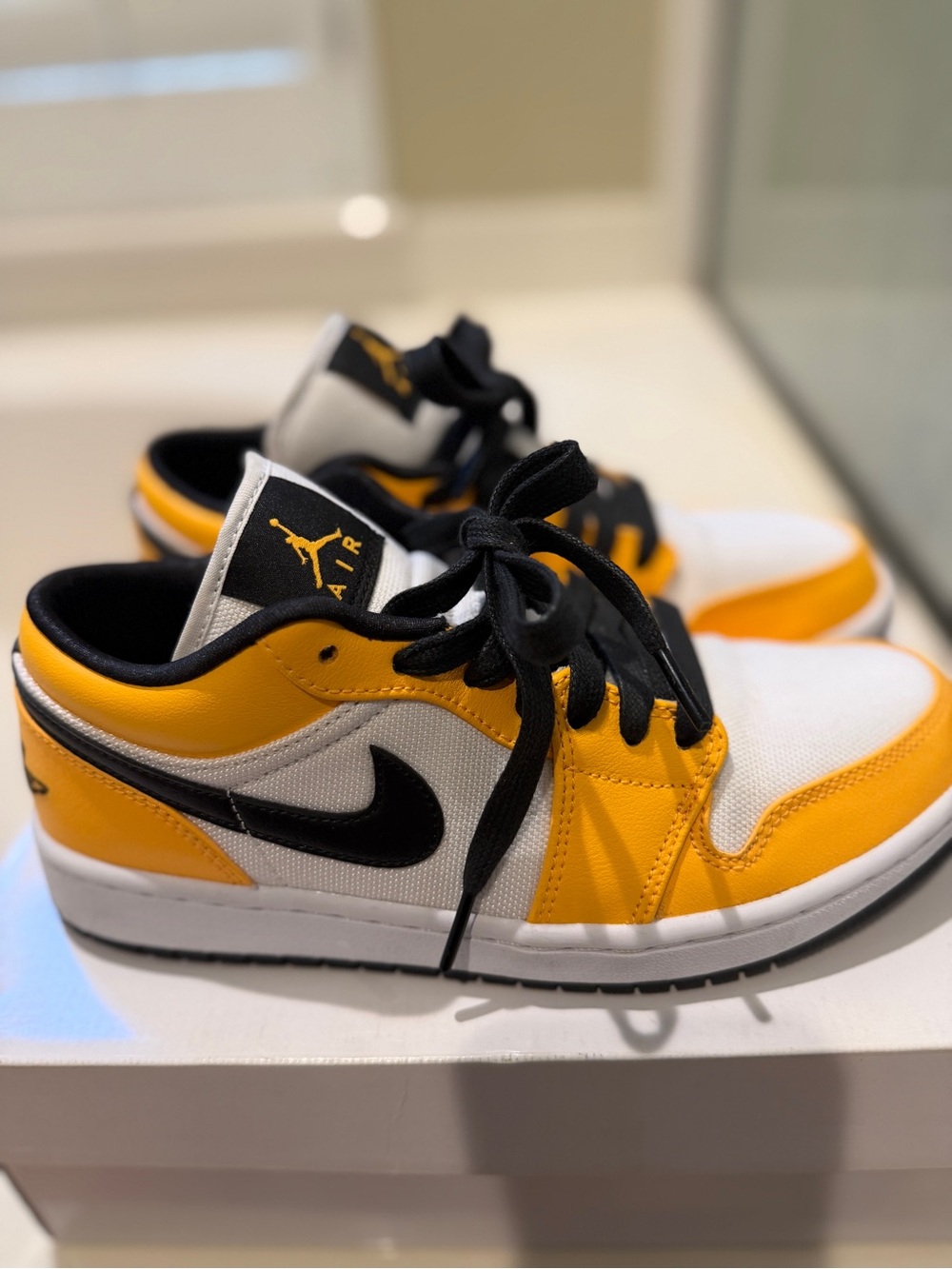 Air Jordan 1 Low SE “Laser Orange” Women’s Size 8.5 Sneaker | CZ4776-107